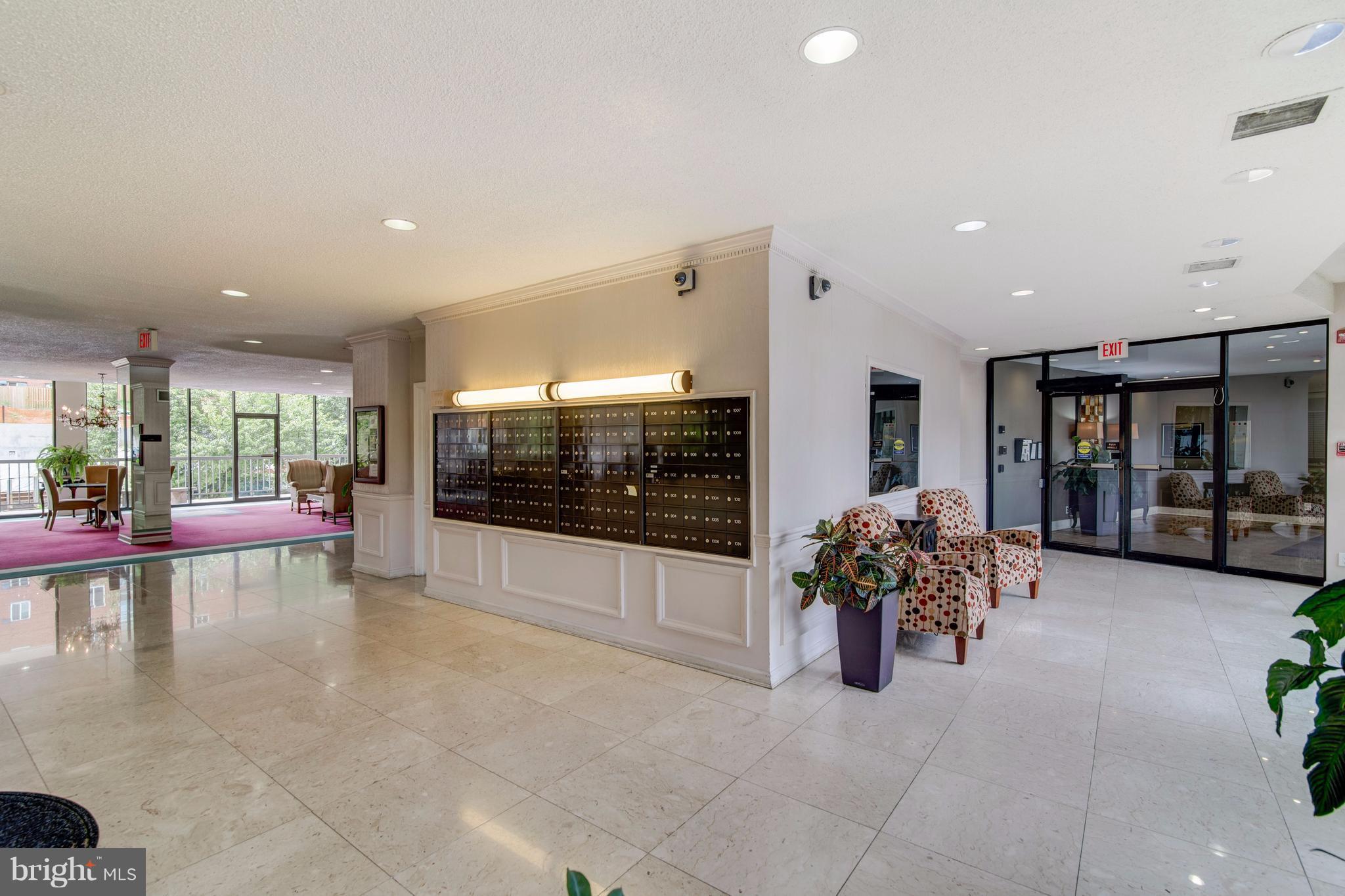 CARLYLE HOUSE - Residential