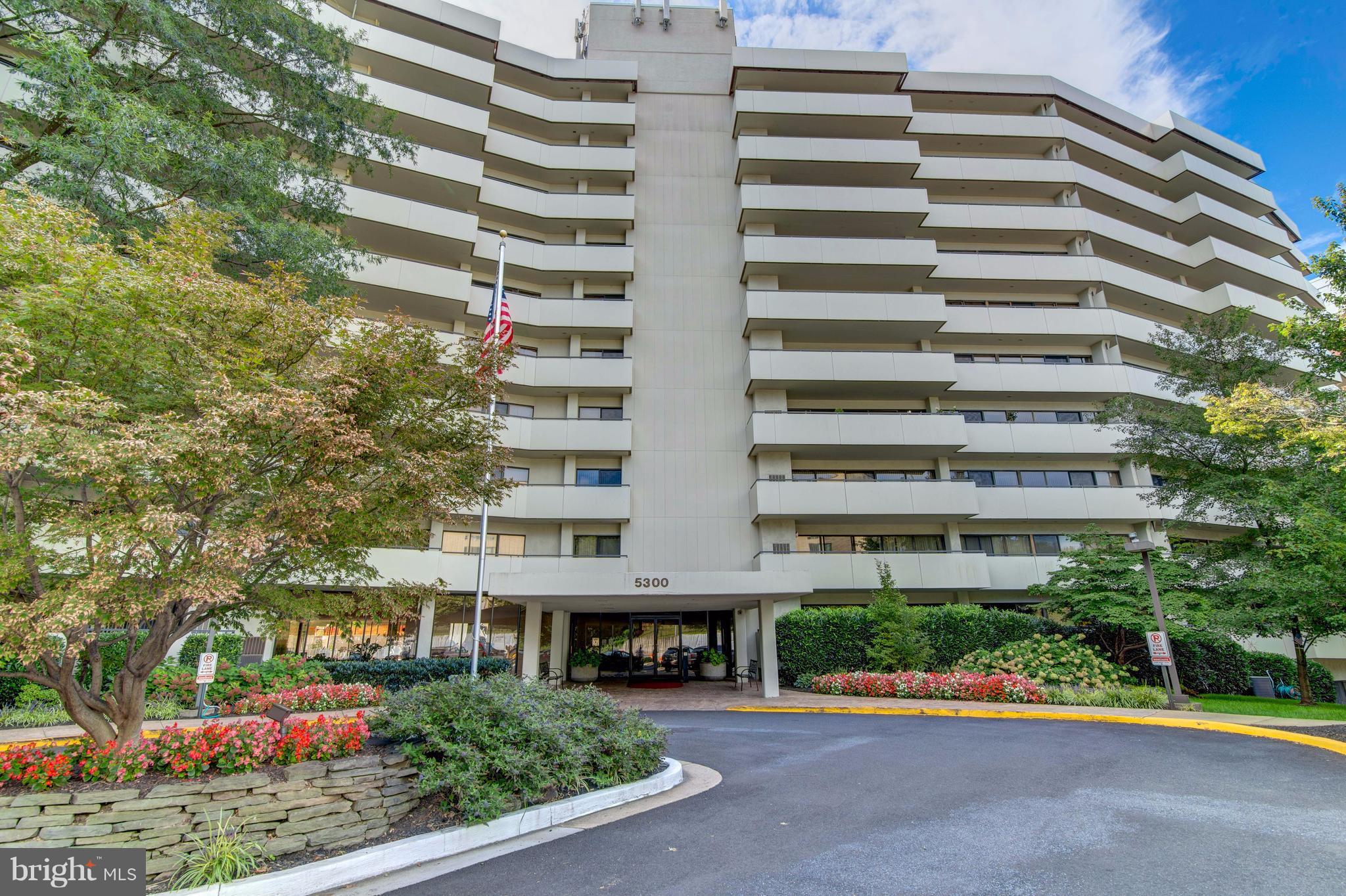 CARLYLE HOUSE - Residential