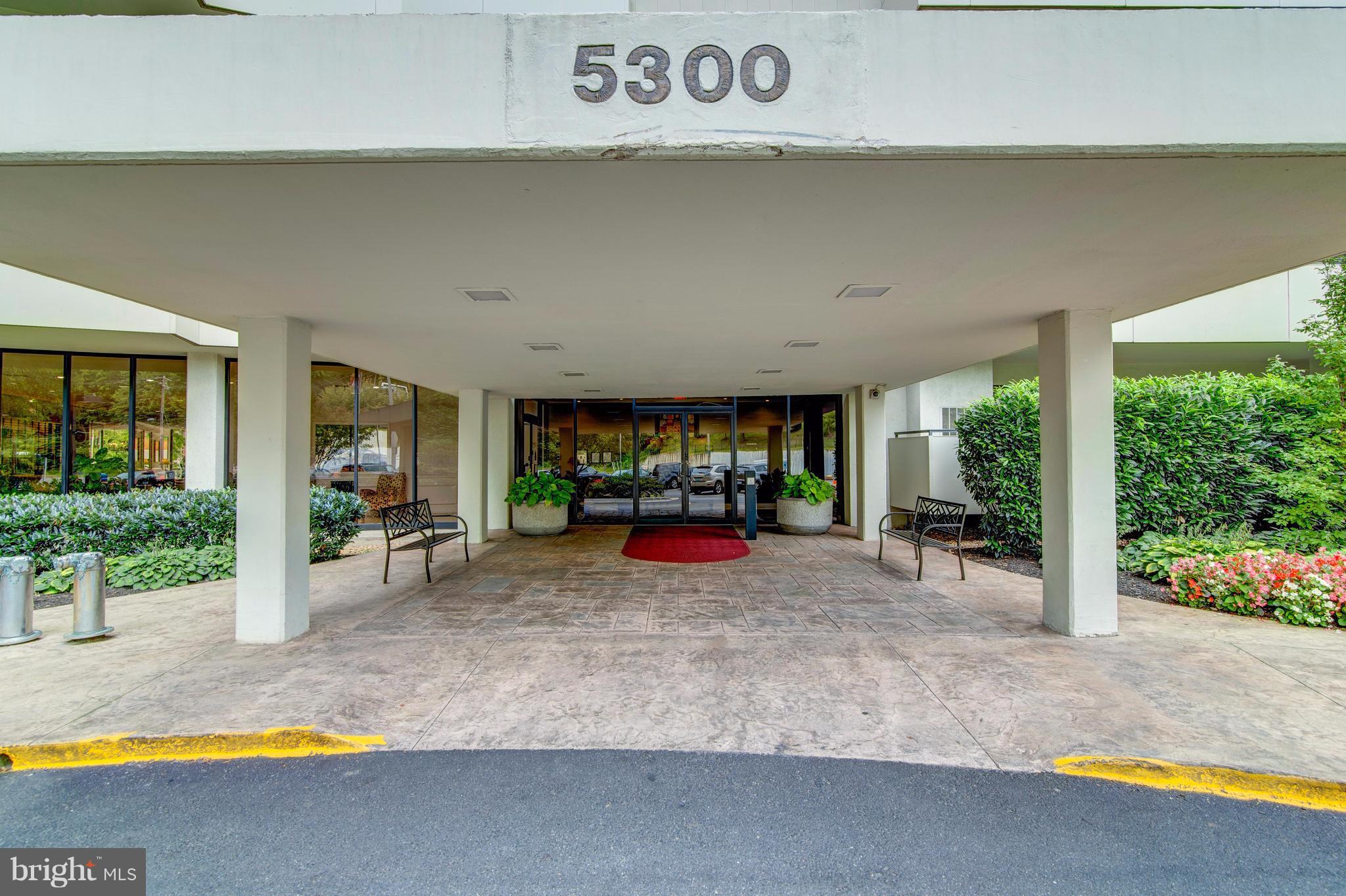 CARLYLE HOUSE - Residential