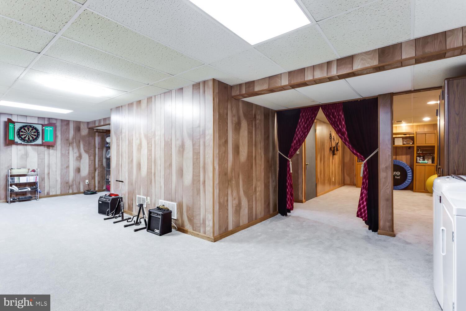 CRESTBROOK - Residential