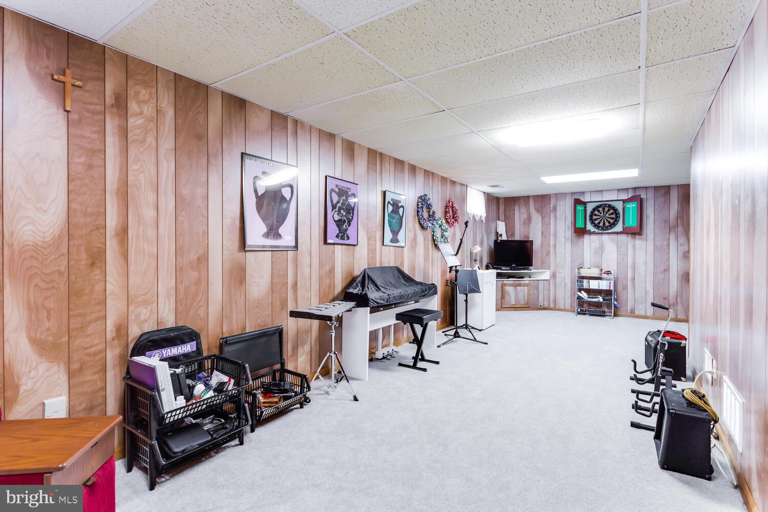 CRESTBROOK - Residential