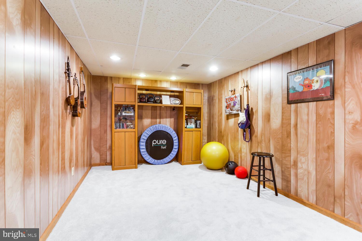 CRESTBROOK - Residential