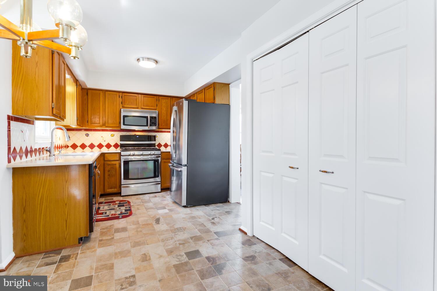 CRESTBROOK - Residential