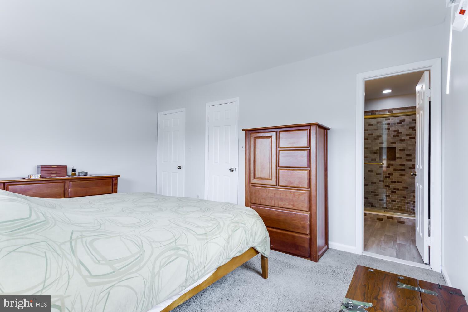 CRESTBROOK - Residential