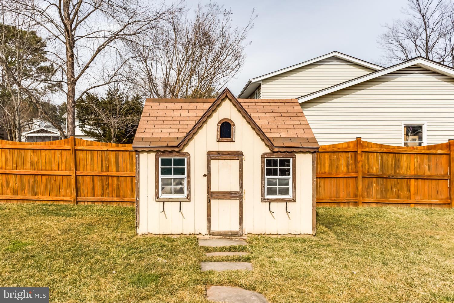 CRESTBROOK - Residential