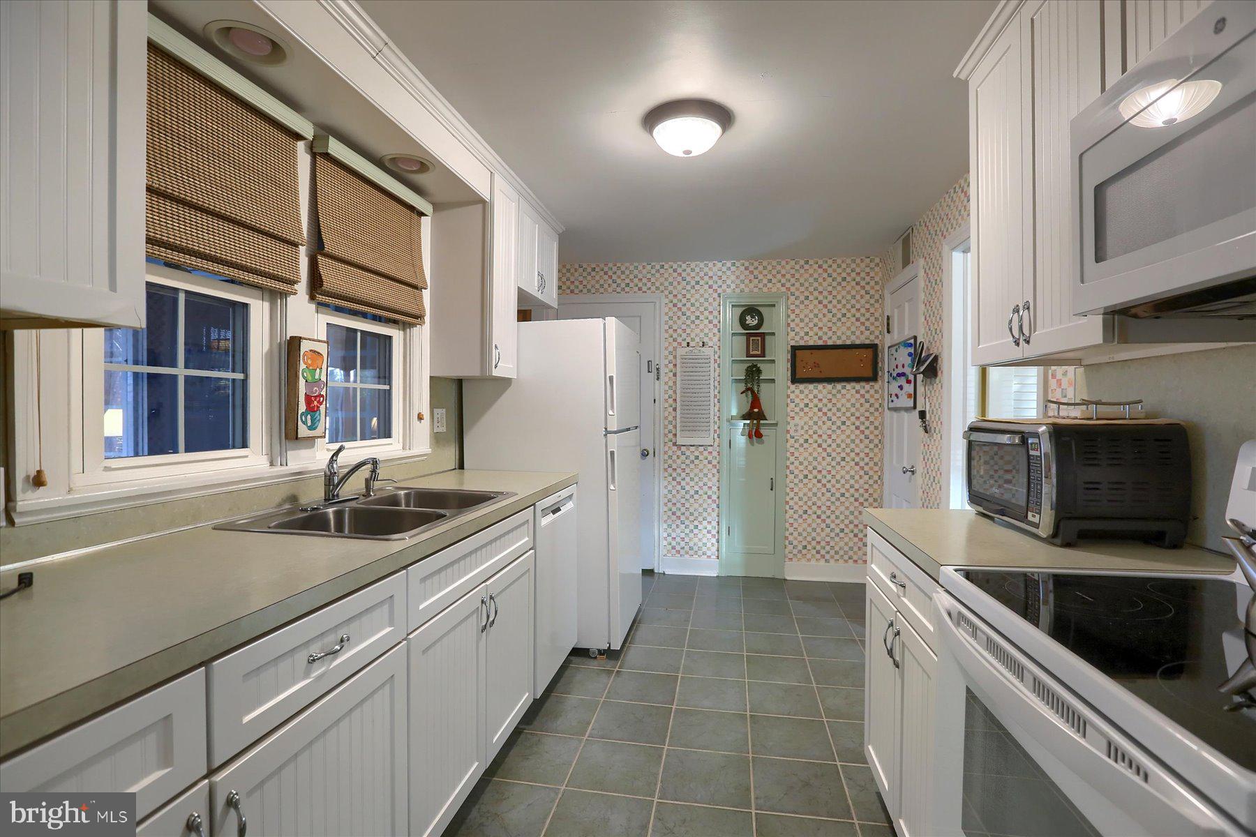 LINCOLN AVE AREA - Residential