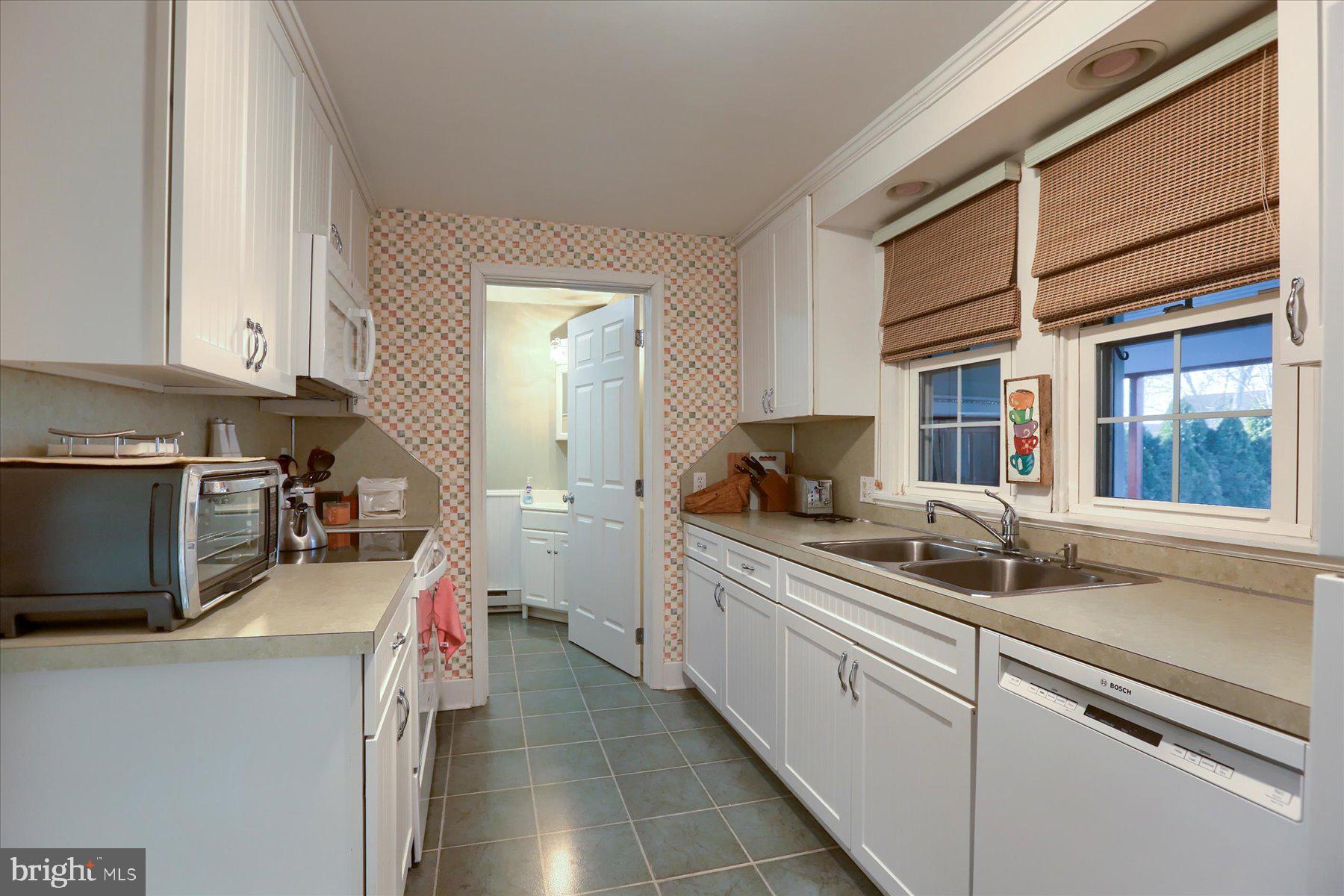 LINCOLN AVE AREA - Residential