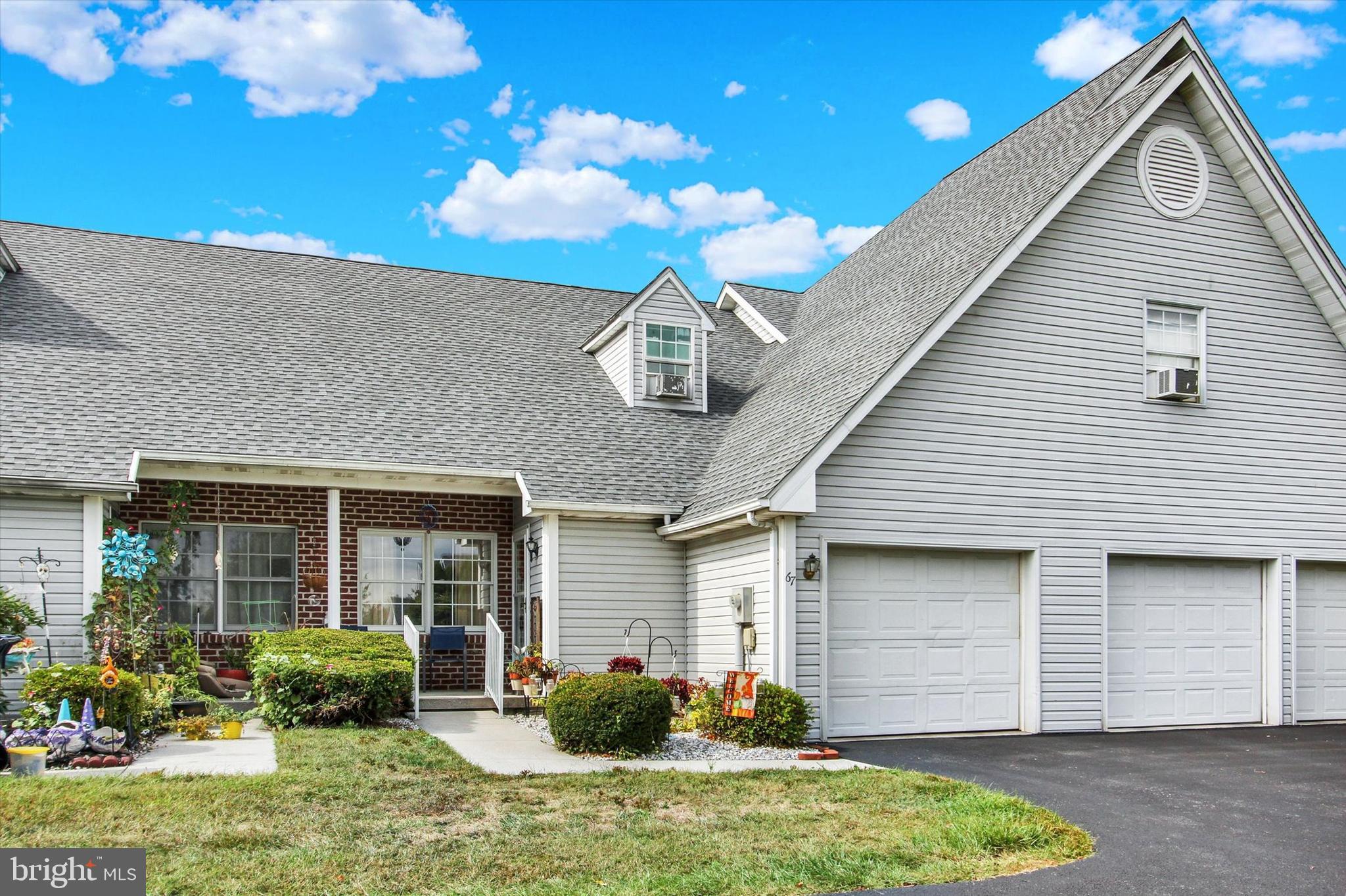 Wonderful 2 bedroom, 2 full bathroom townhouse located in the sought after Foxridge Community.
Walk into the comfy living room that is open to the dining room . Updated kitchen with stainless steel appliances and a 5 burner gas stove. The primary bedroom with a walk in closet is located in the back and it has access to the sunroom overlooking the rear yard. There is a full bathroom and laundry room off the kitchen as well. The second floor boast a loft with a family room, a second bedroom and additional full bathroom. The HOA takes care of the lawncare and snow removal to make things easy. Located near Downtown Gettysburg, the Battlefield, and even not far from the MD Line for commuting. A great opportunity, come take a look!