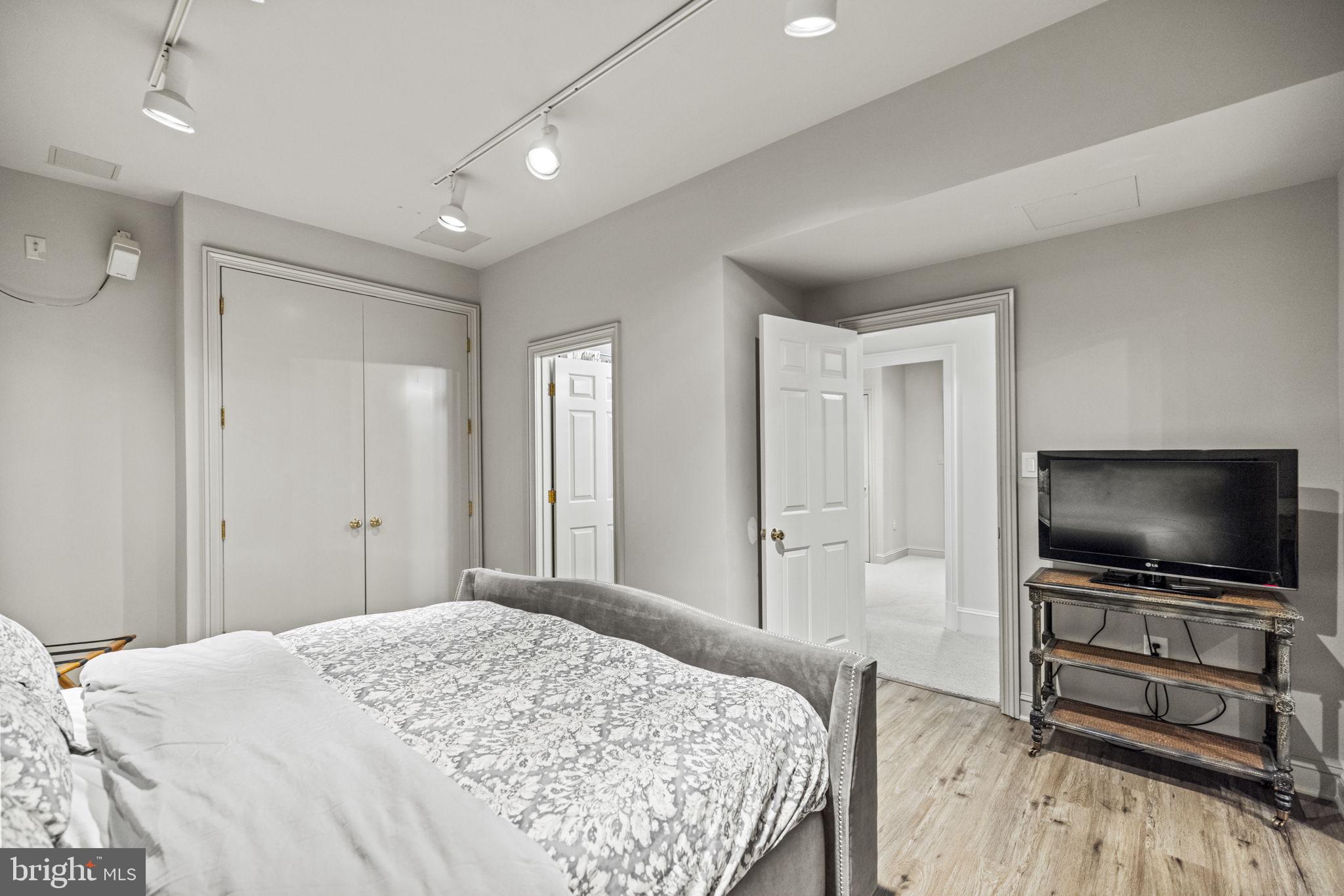 GLEN ECHO HEIGHTS - Residential