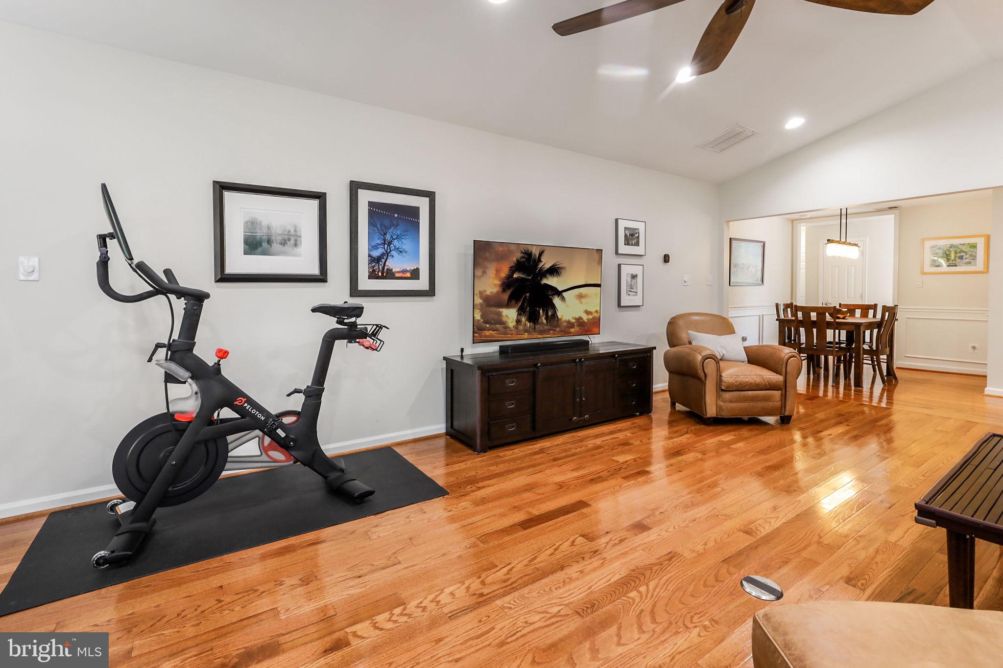 HOLLIN HALL VILLAGE - Residential Lease