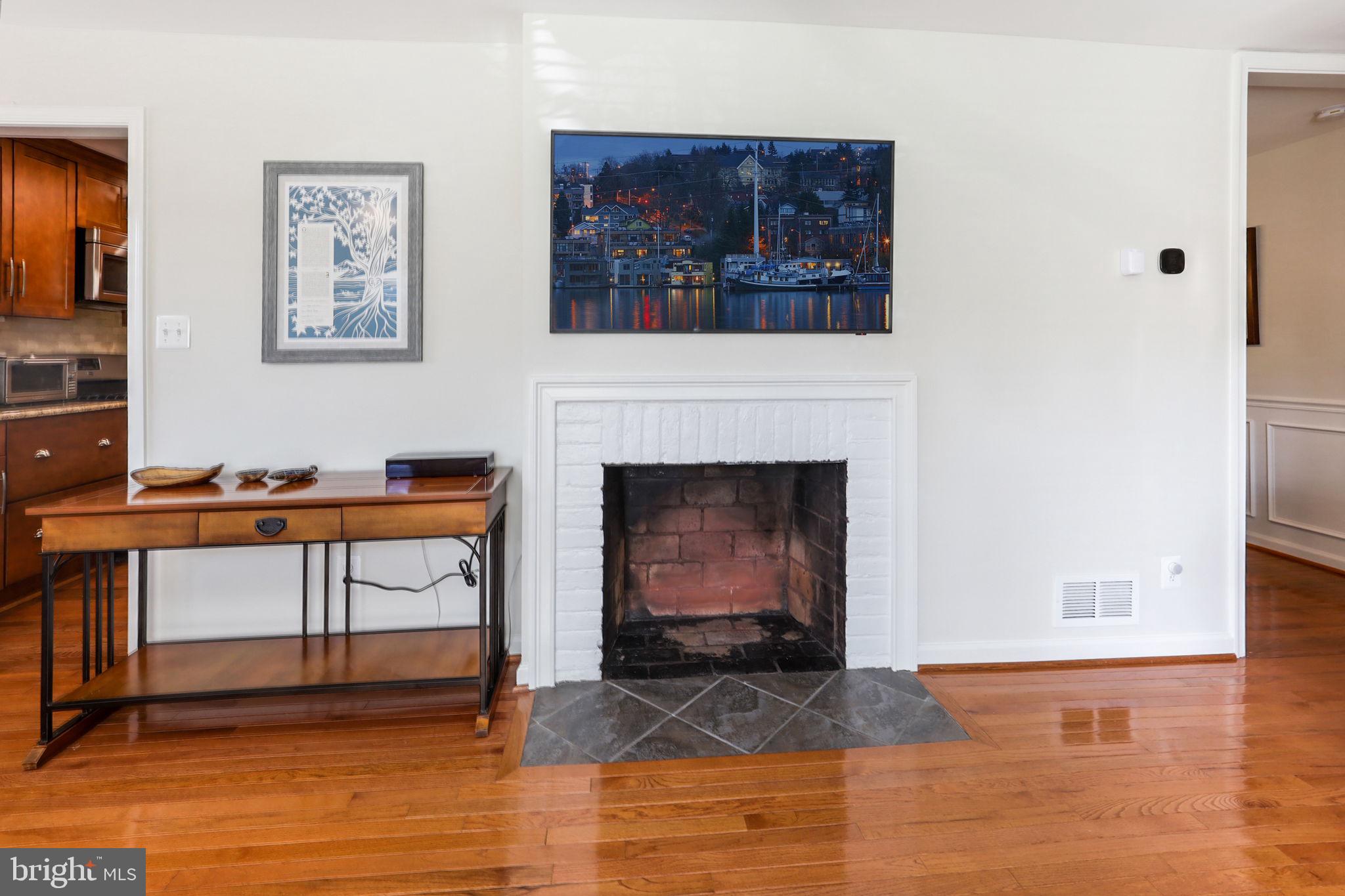 HOLLIN HALL VILLAGE - Residential Lease