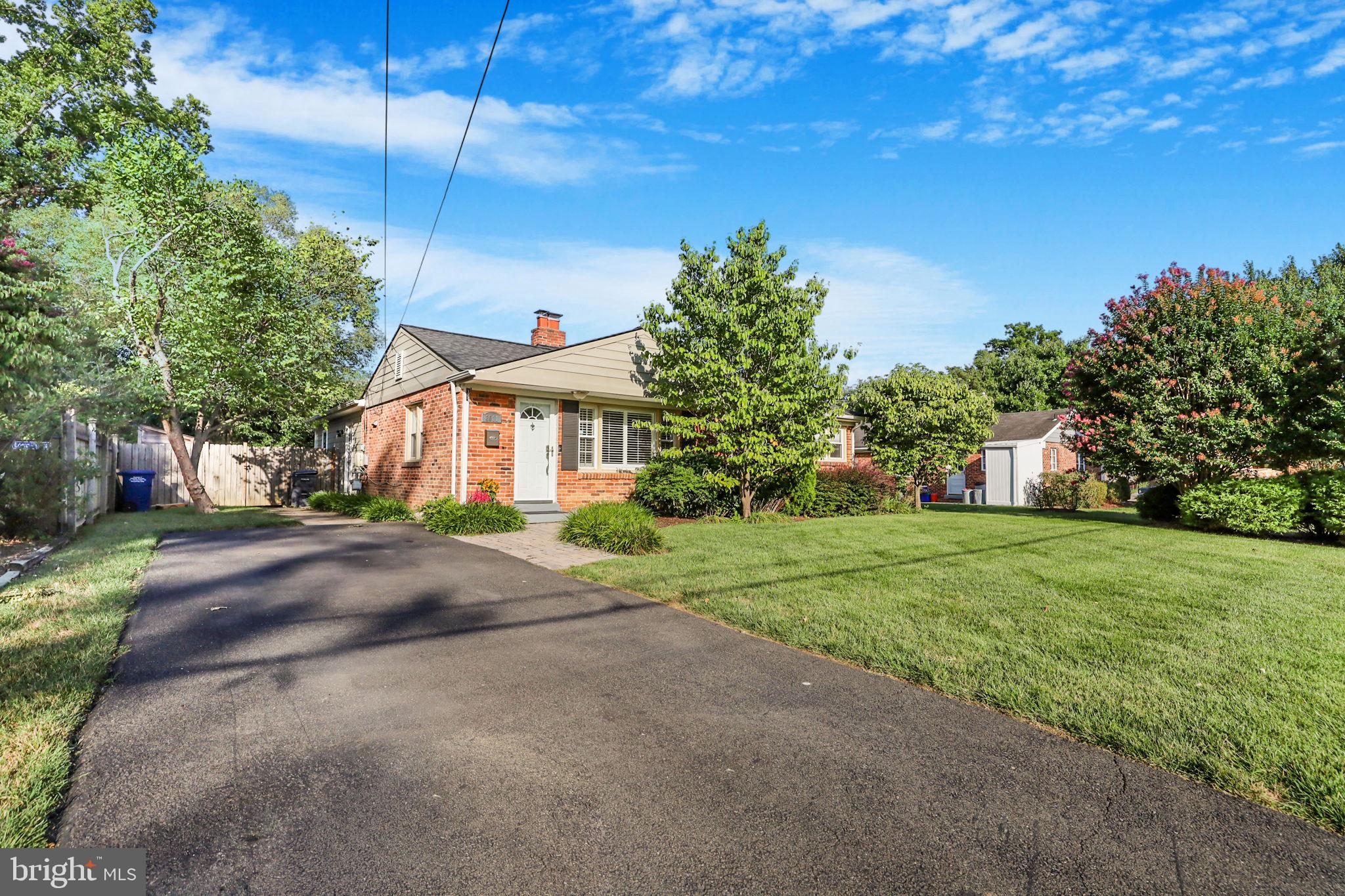 HOLLIN HALL VILLAGE - Residential Lease