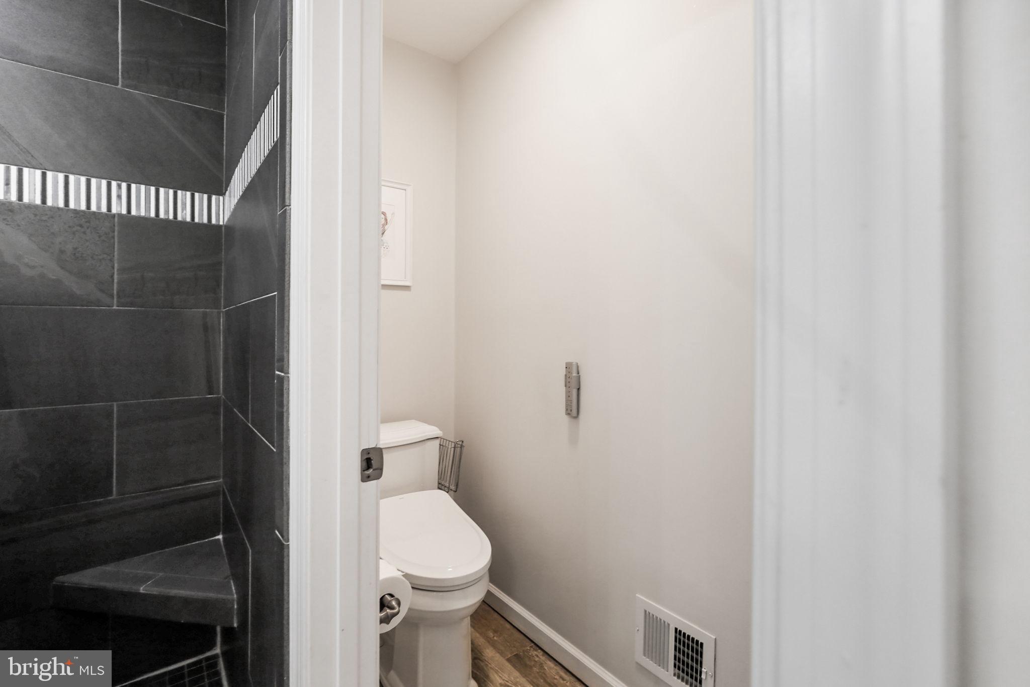 HOLLIN HALL VILLAGE - Residential Lease