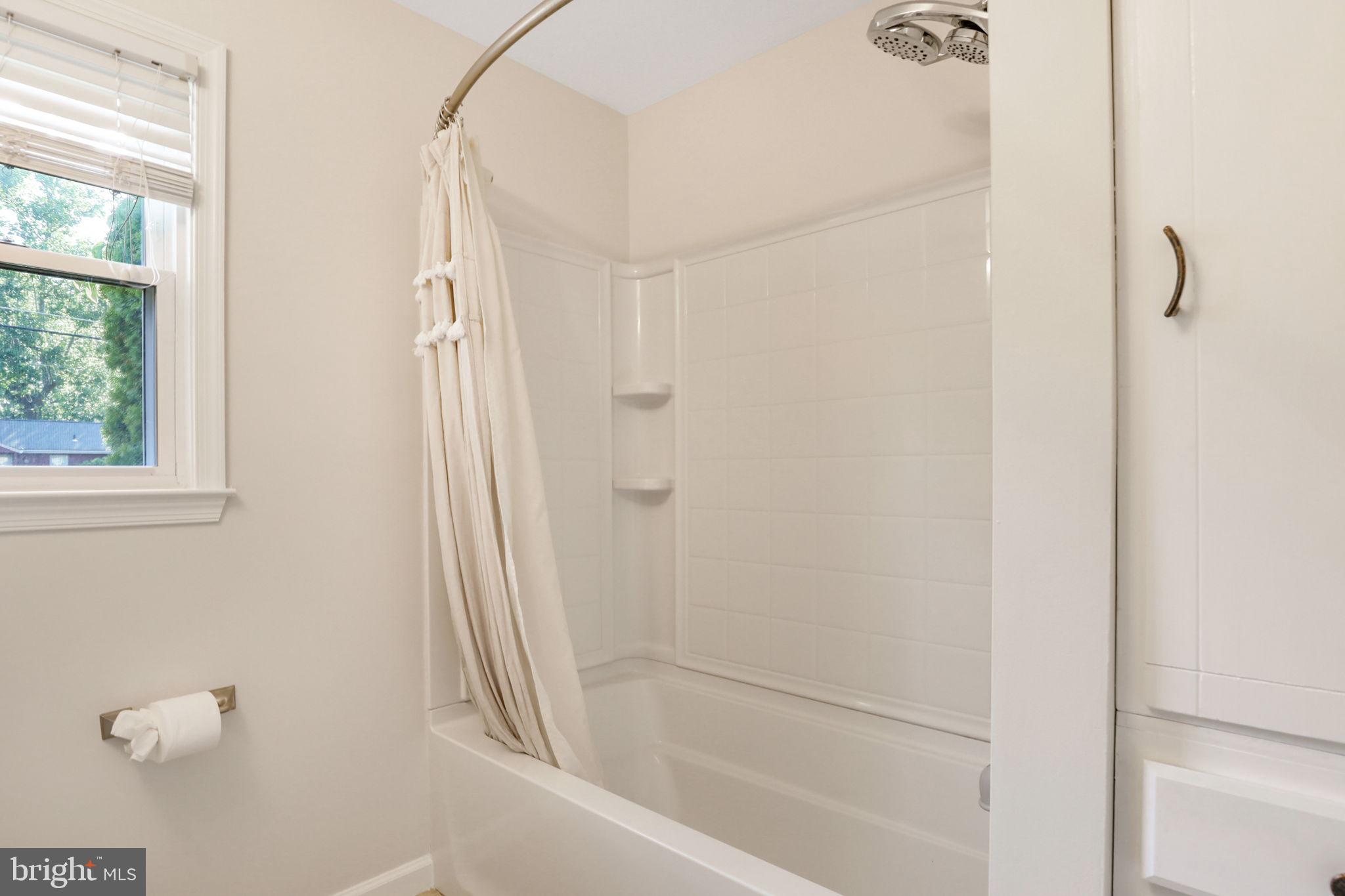 HOLLIN HALL VILLAGE - Residential Lease