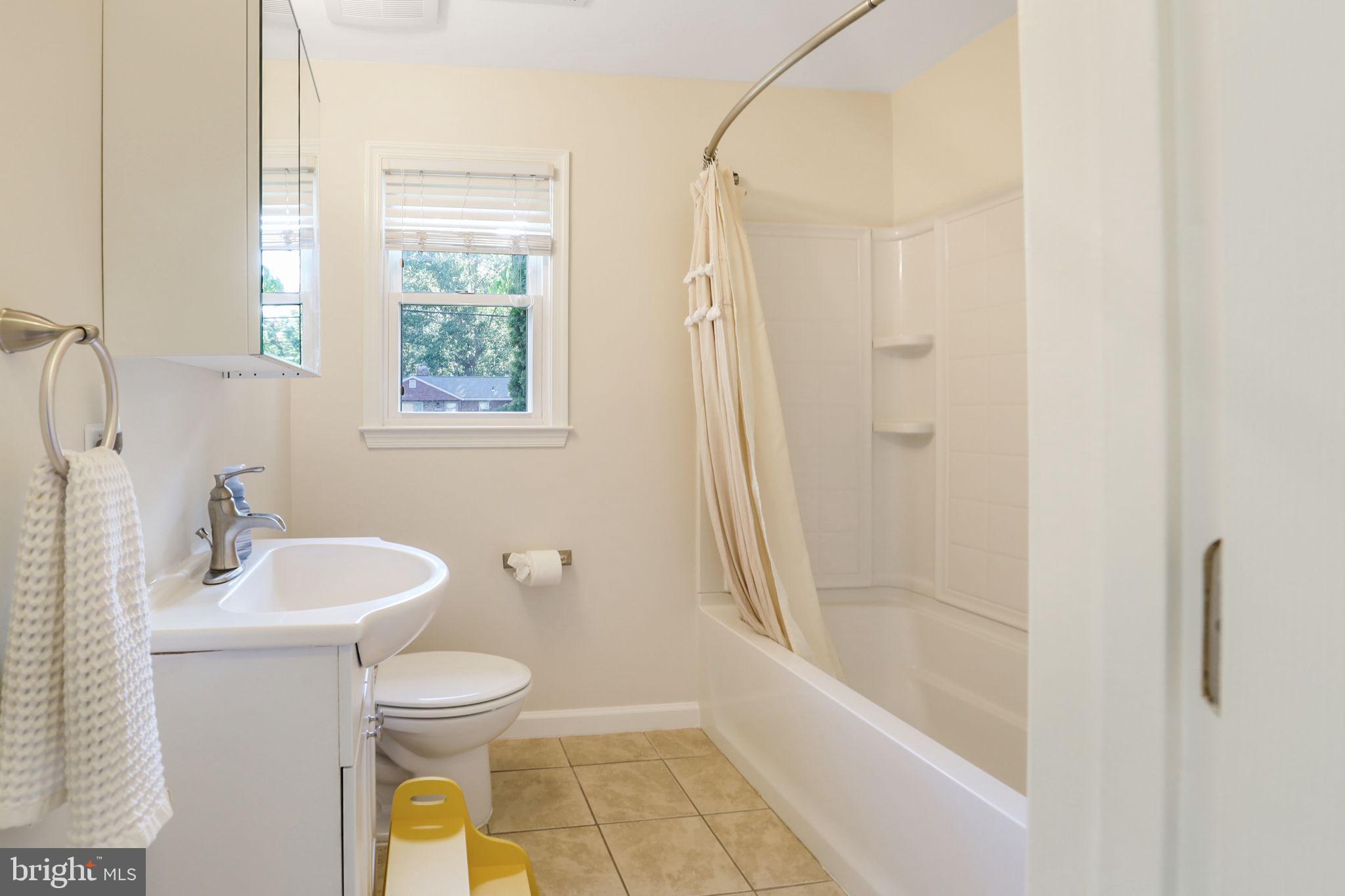 HOLLIN HALL VILLAGE - Residential Lease