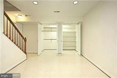 TOWLSTON MEADOWS - Residential Lease