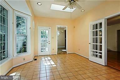 TOWLSTON MEADOWS - Residential Lease