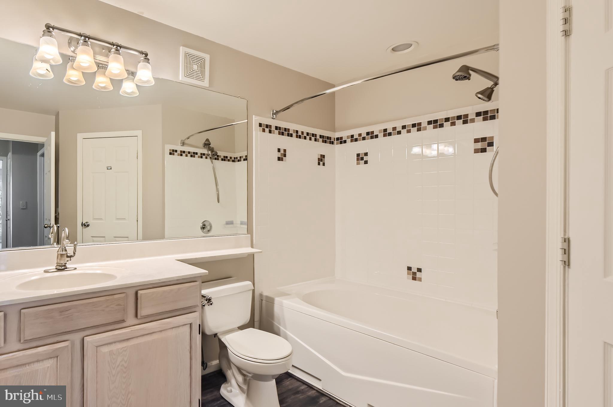 SILVERBROOK WOOD - Residential Lease