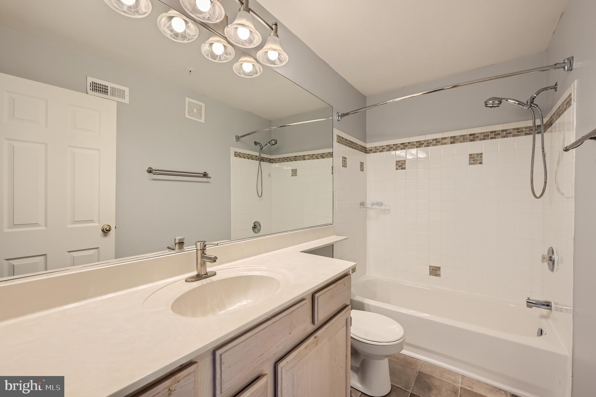 SILVERBROOK WOOD - Residential Lease