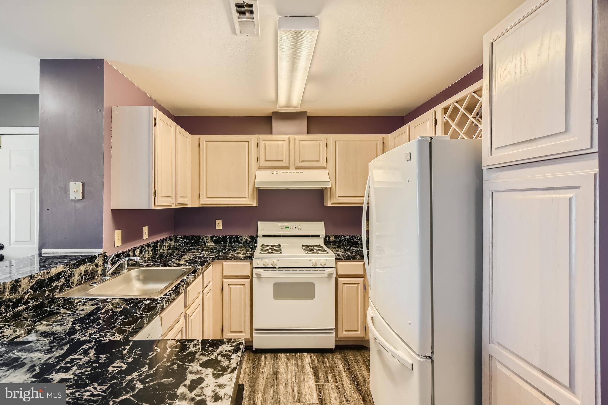 SILVERBROOK WOOD - Residential Lease