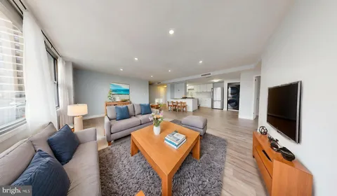 4600 Duke Street Unit 431, Alexandria, VA MLS: VAAX2043424