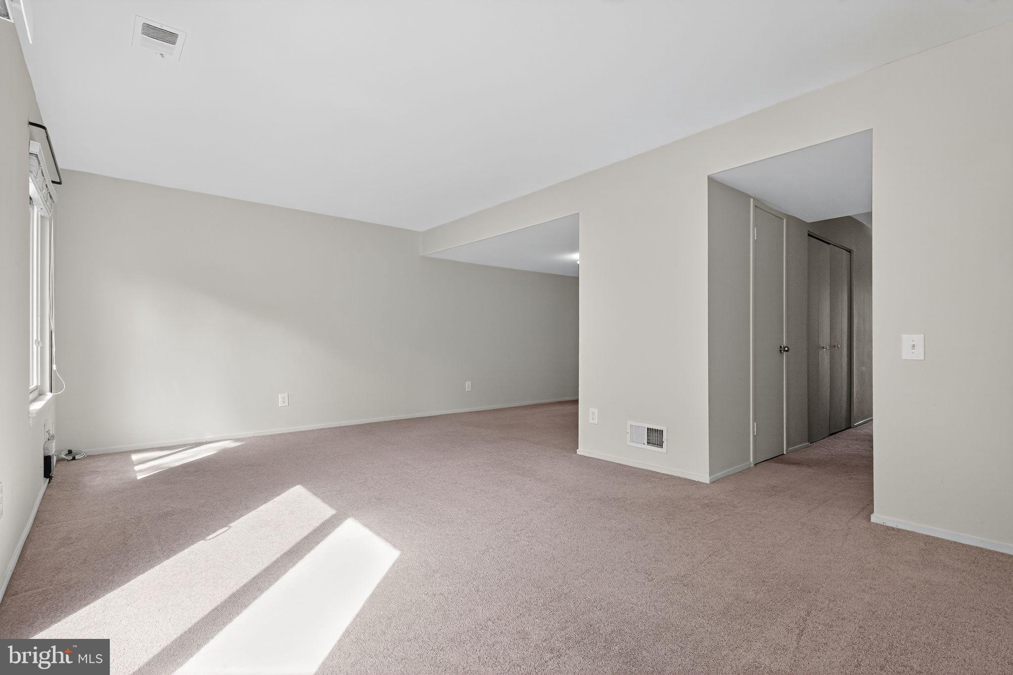 MARYLAND PLACE - Residential Lease