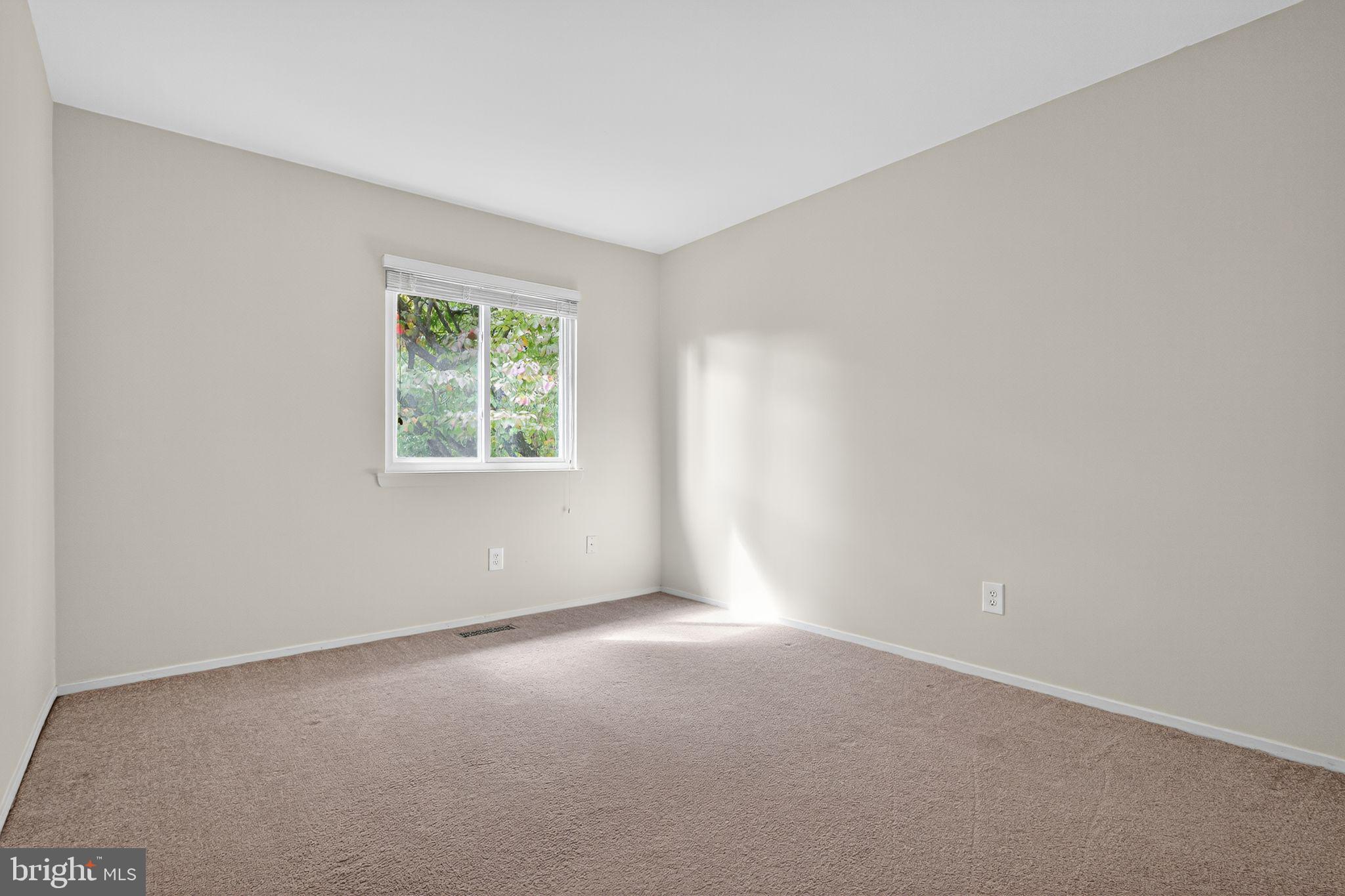 MARYLAND PLACE - Residential Lease