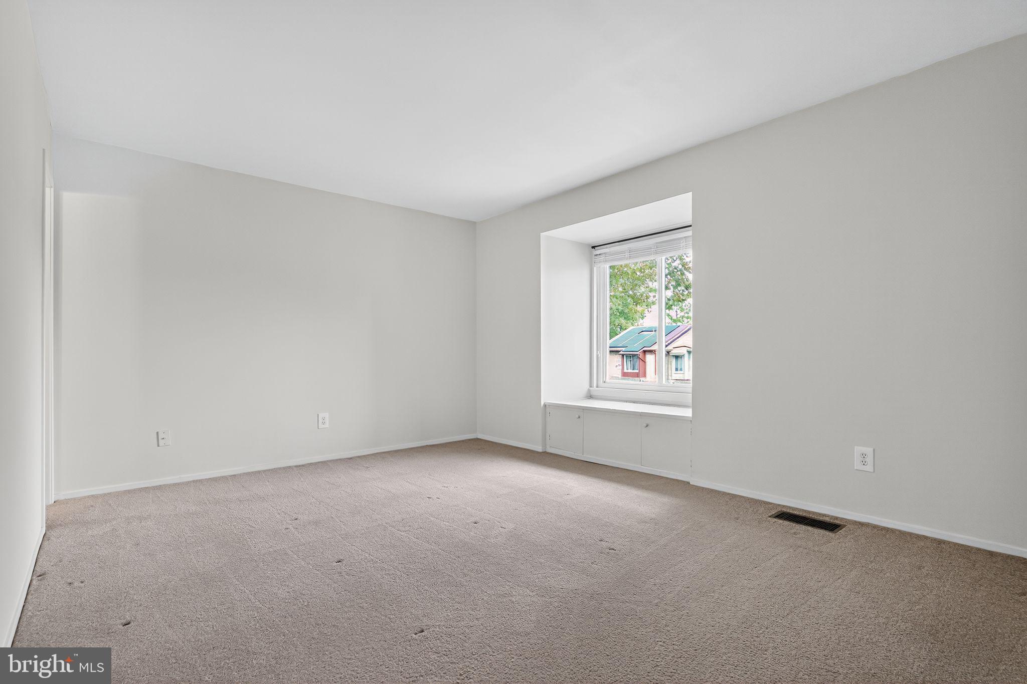 MARYLAND PLACE - Residential Lease