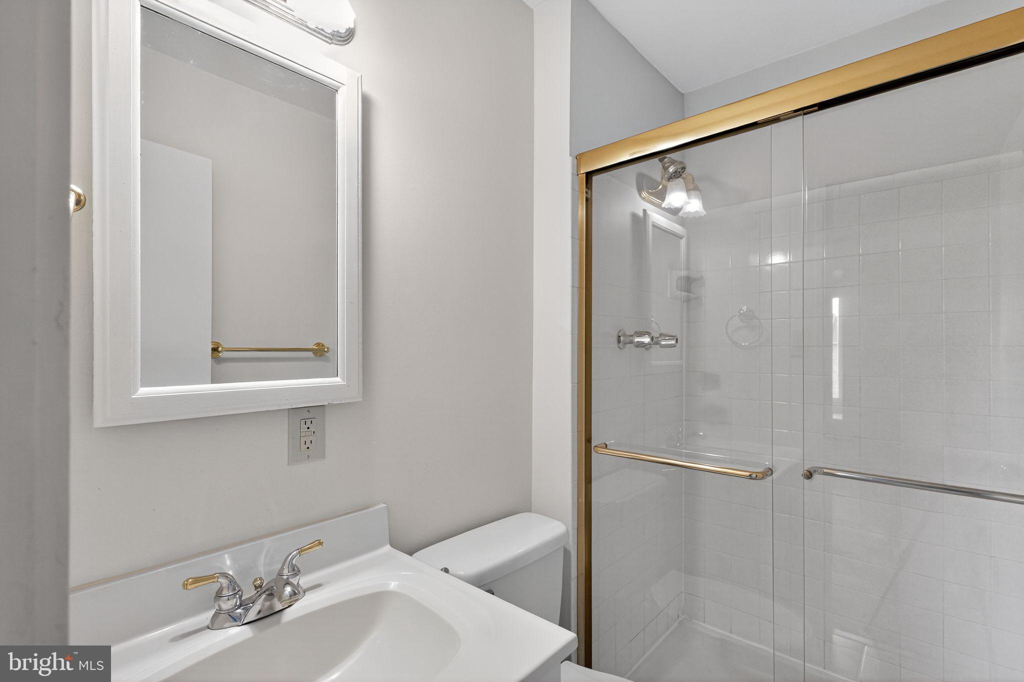 MARYLAND PLACE - Residential Lease