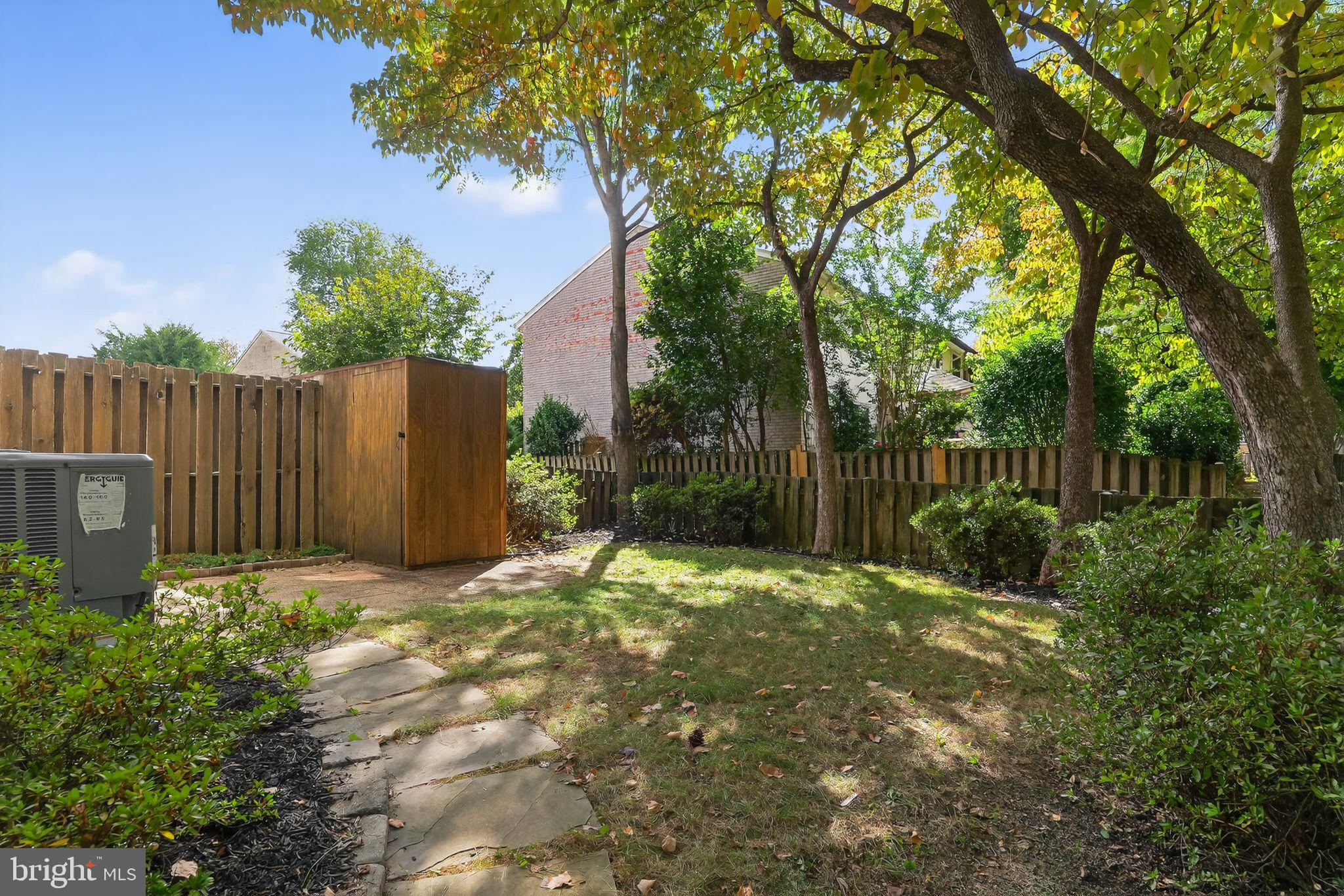 MARYLAND PLACE - Residential Lease