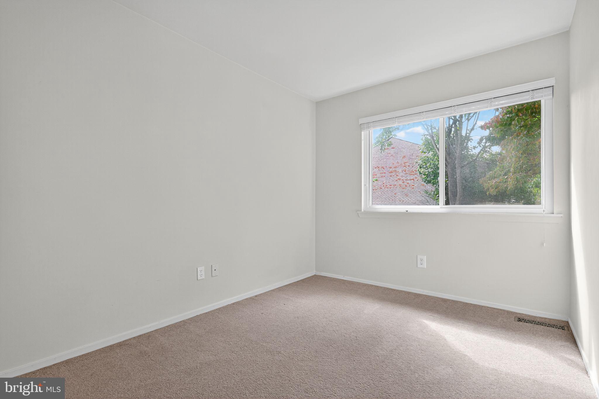 MARYLAND PLACE - Residential Lease