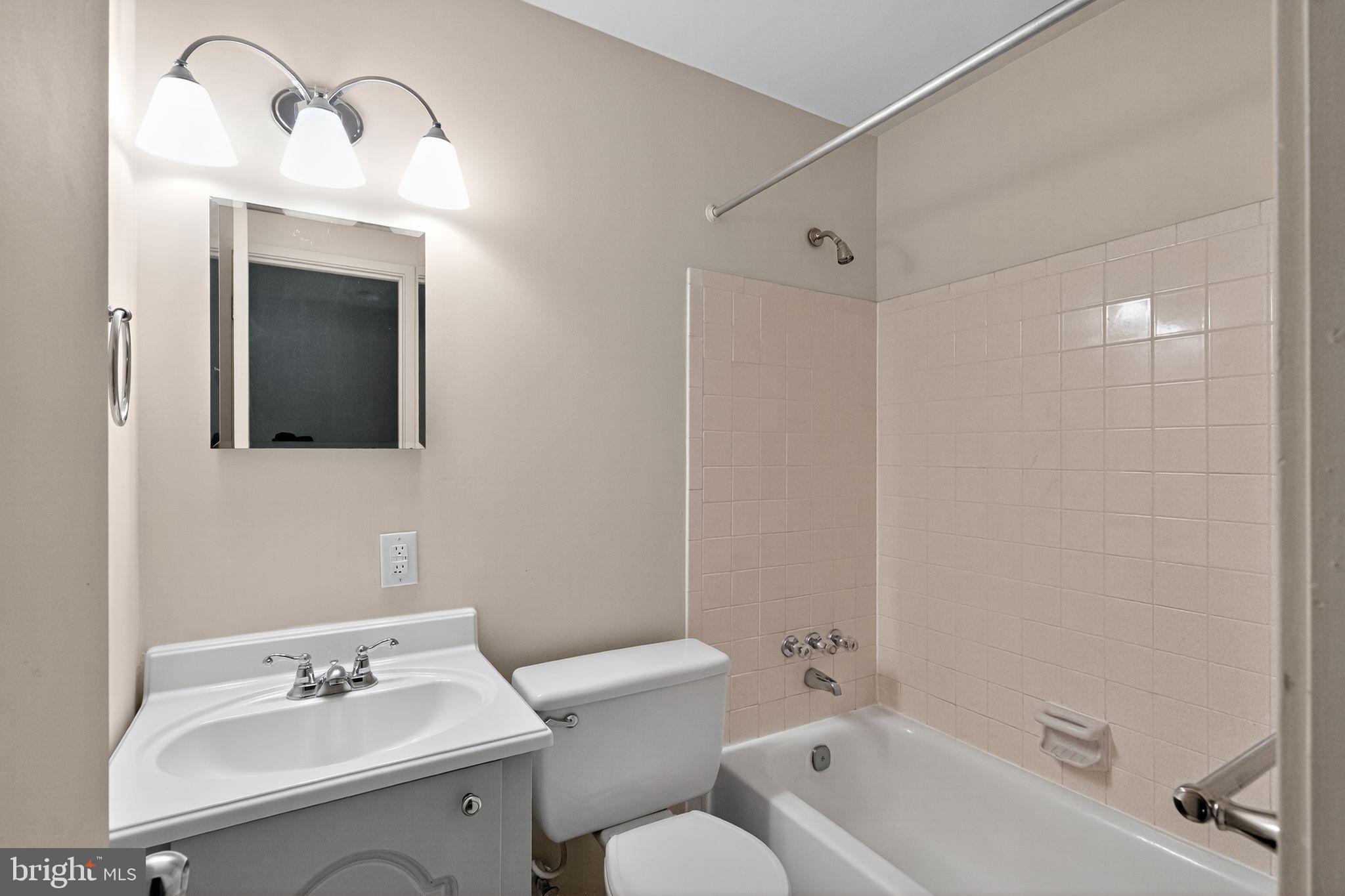 MARYLAND PLACE - Residential Lease