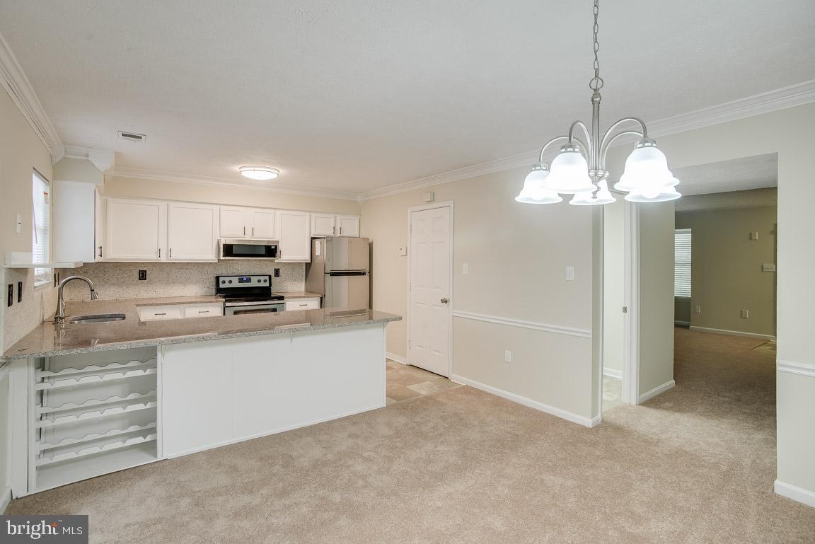 ST CHARLES HAMPSHIRE - Residential