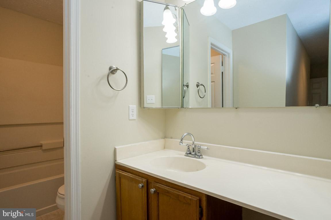 ST CHARLES HAMPSHIRE - Residential