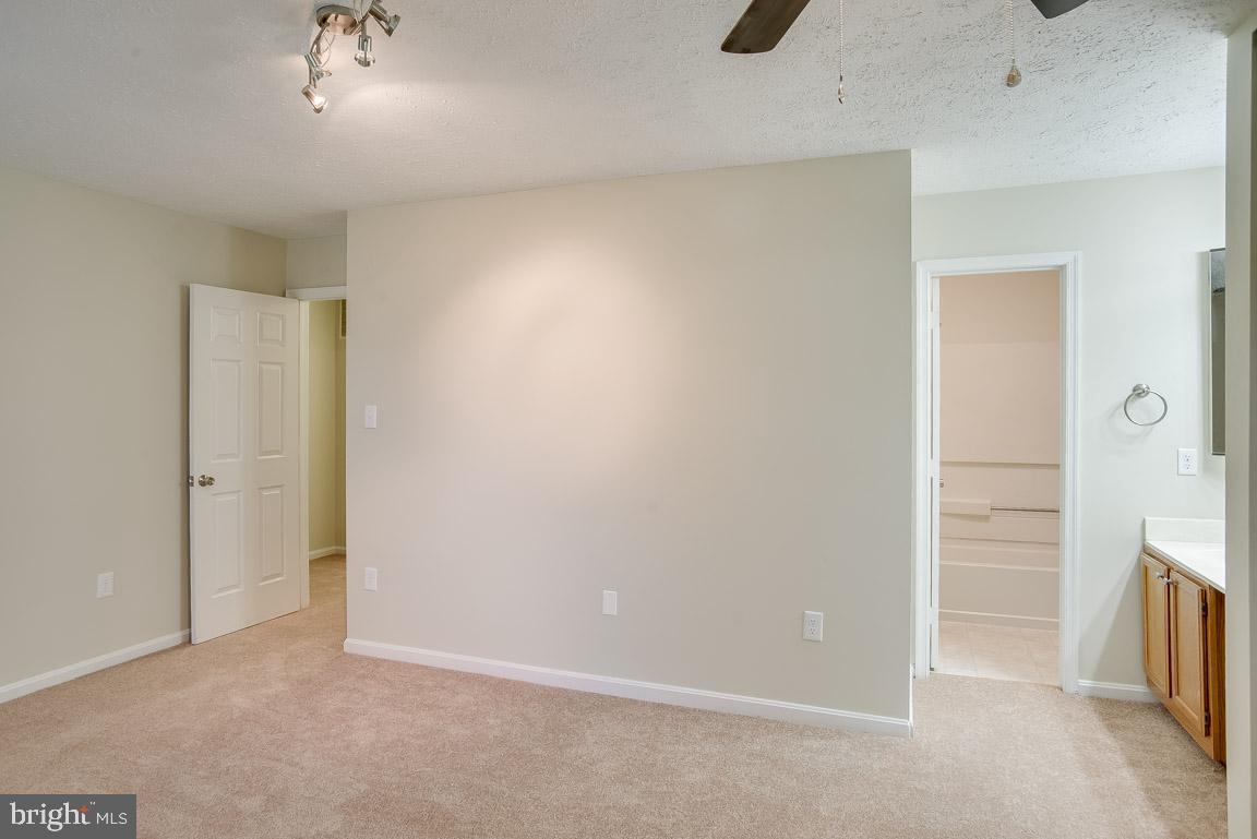 ST CHARLES HAMPSHIRE - Residential