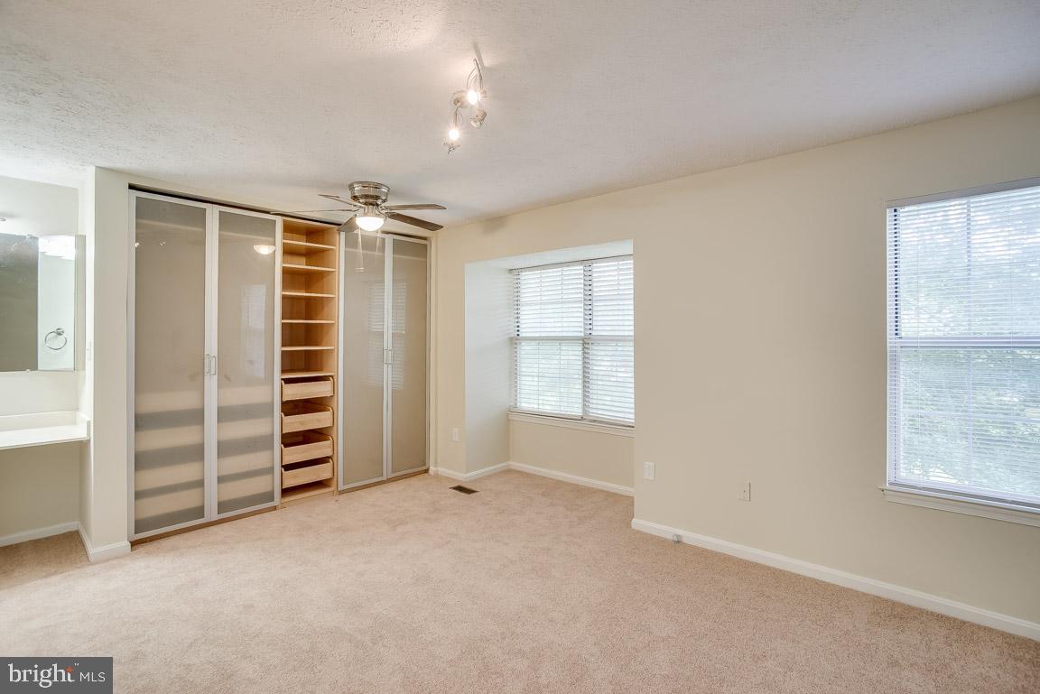 ST CHARLES HAMPSHIRE - Residential