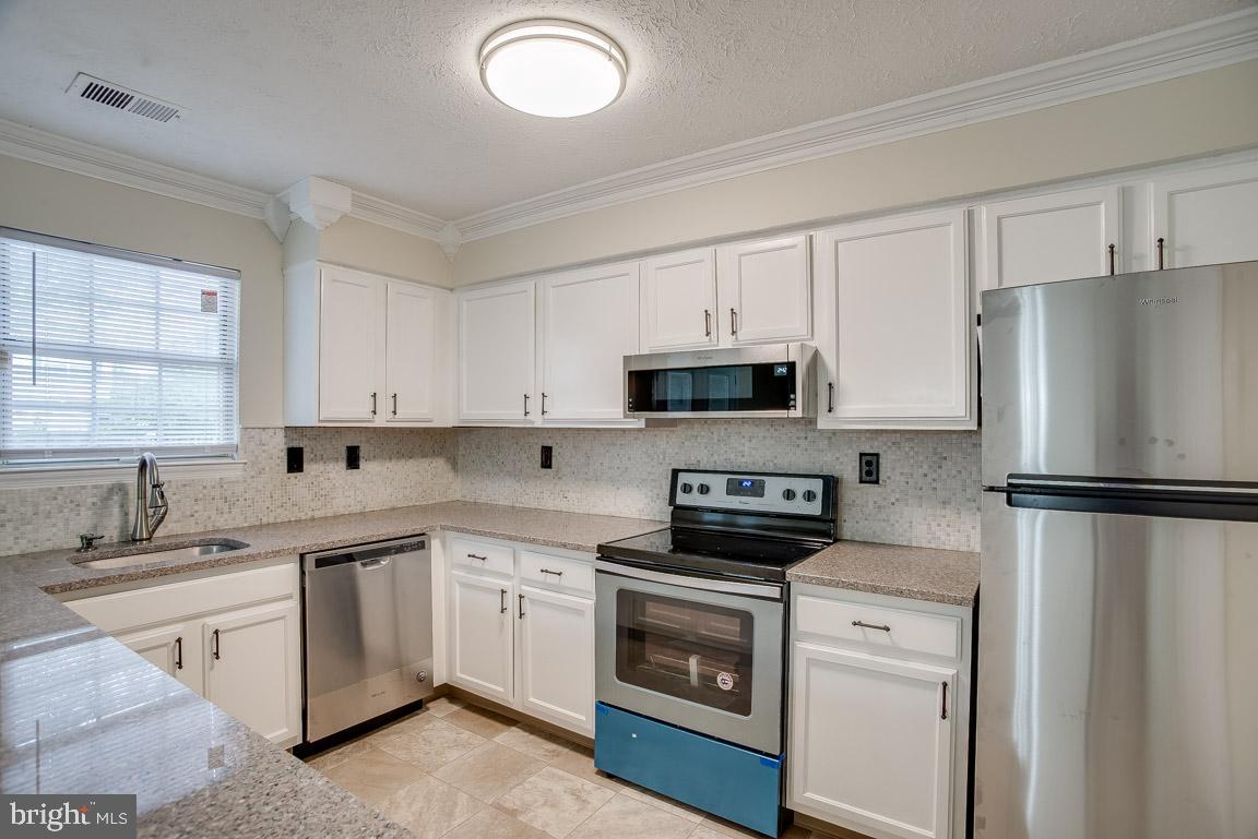 ST CHARLES HAMPSHIRE - Residential