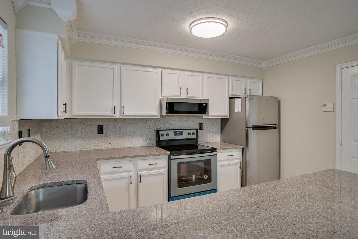 ST CHARLES HAMPSHIRE - Residential