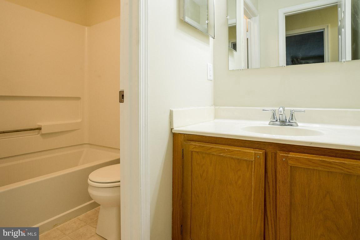 ST CHARLES HAMPSHIRE - Residential