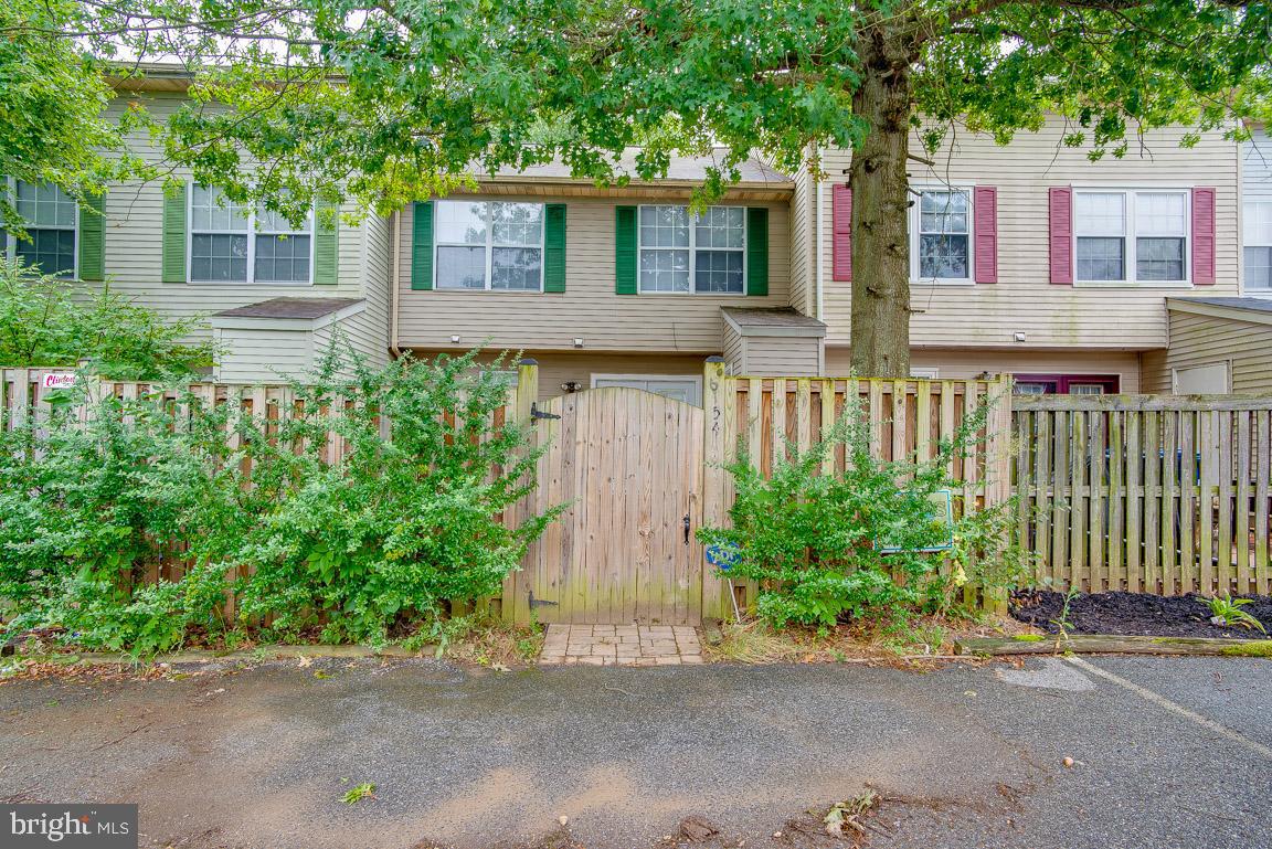 ST CHARLES HAMPSHIRE - Residential