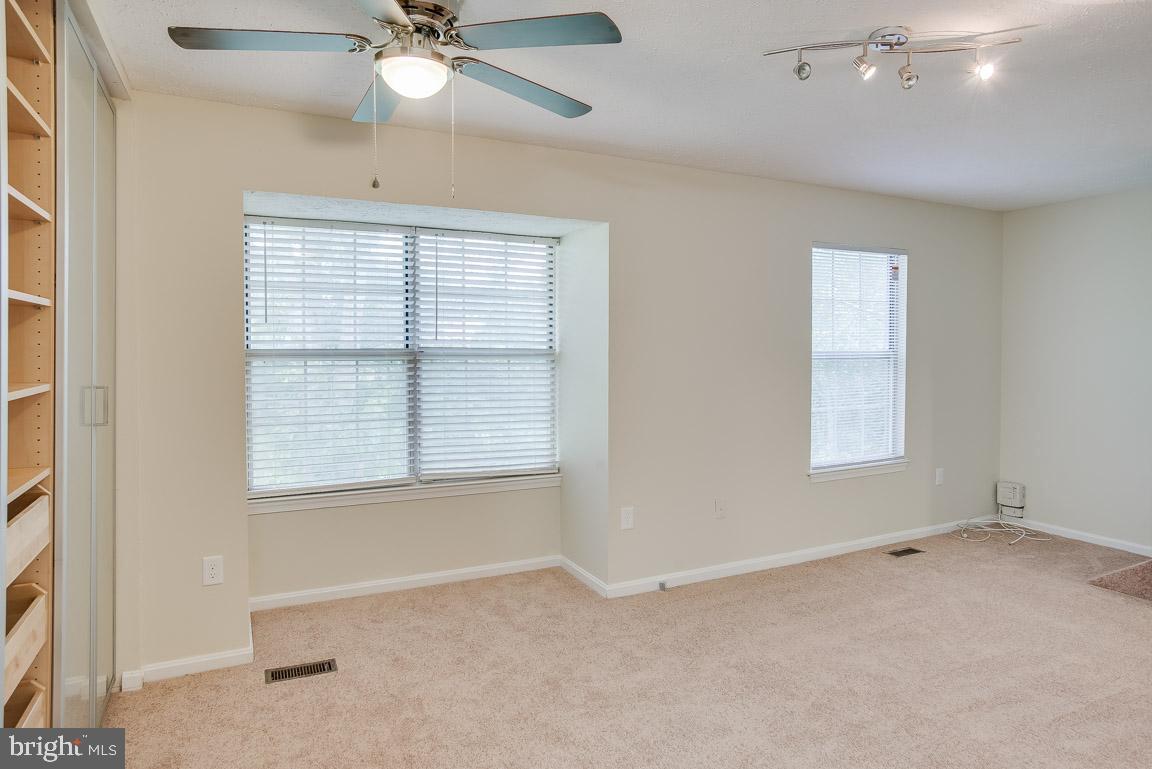 ST CHARLES HAMPSHIRE - Residential