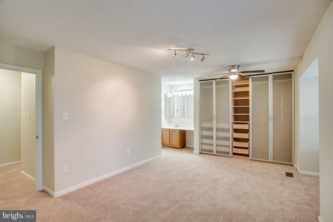 ST CHARLES HAMPSHIRE - Residential