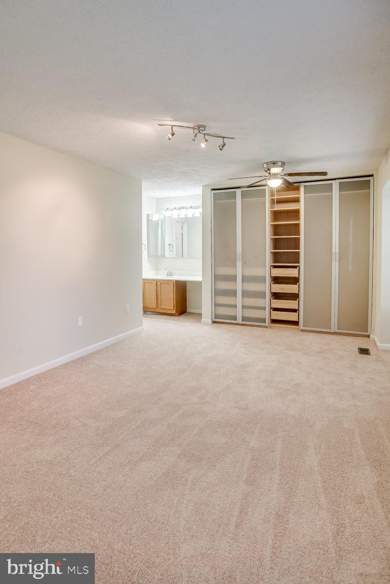 ST CHARLES HAMPSHIRE - Residential