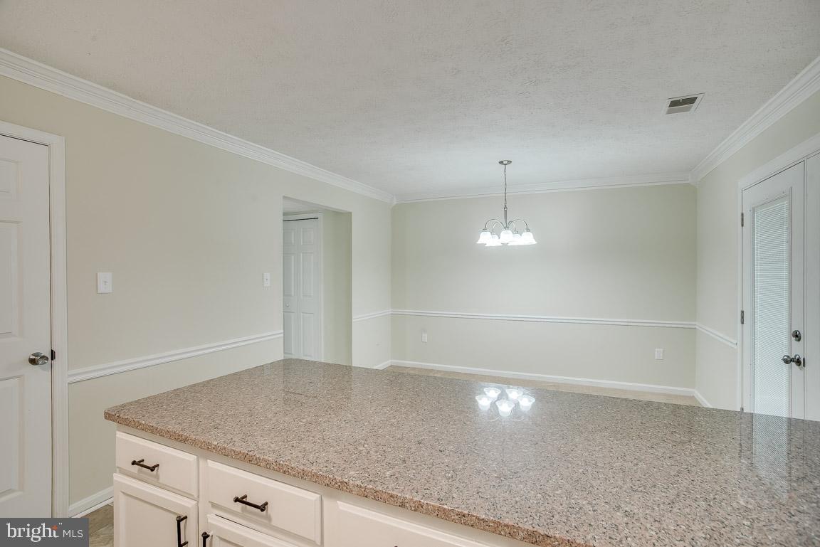 ST CHARLES HAMPSHIRE - Residential