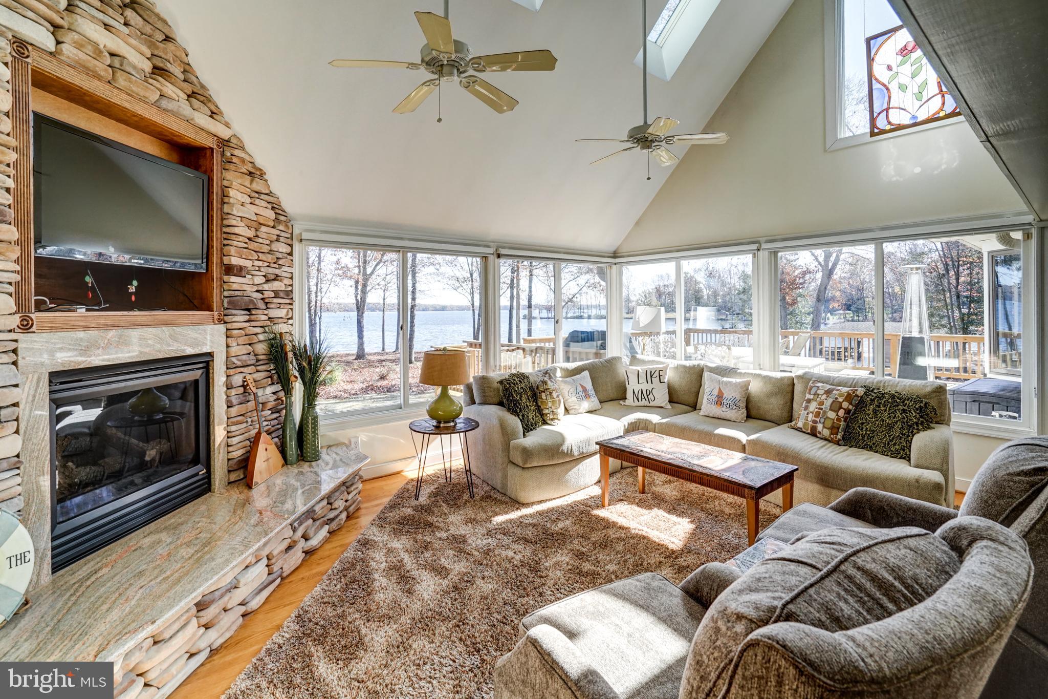 BEAR CASTLE - Residential