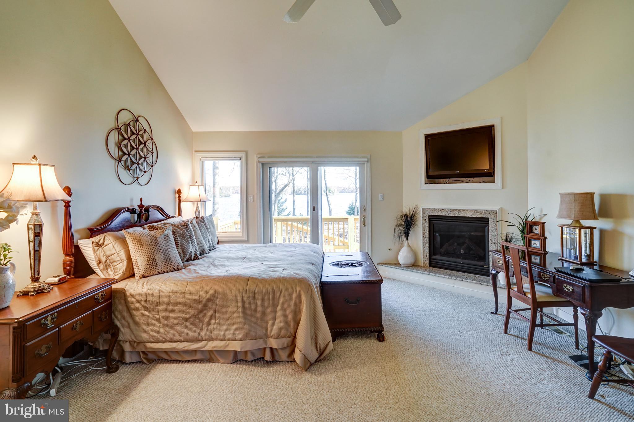 BEAR CASTLE - Residential