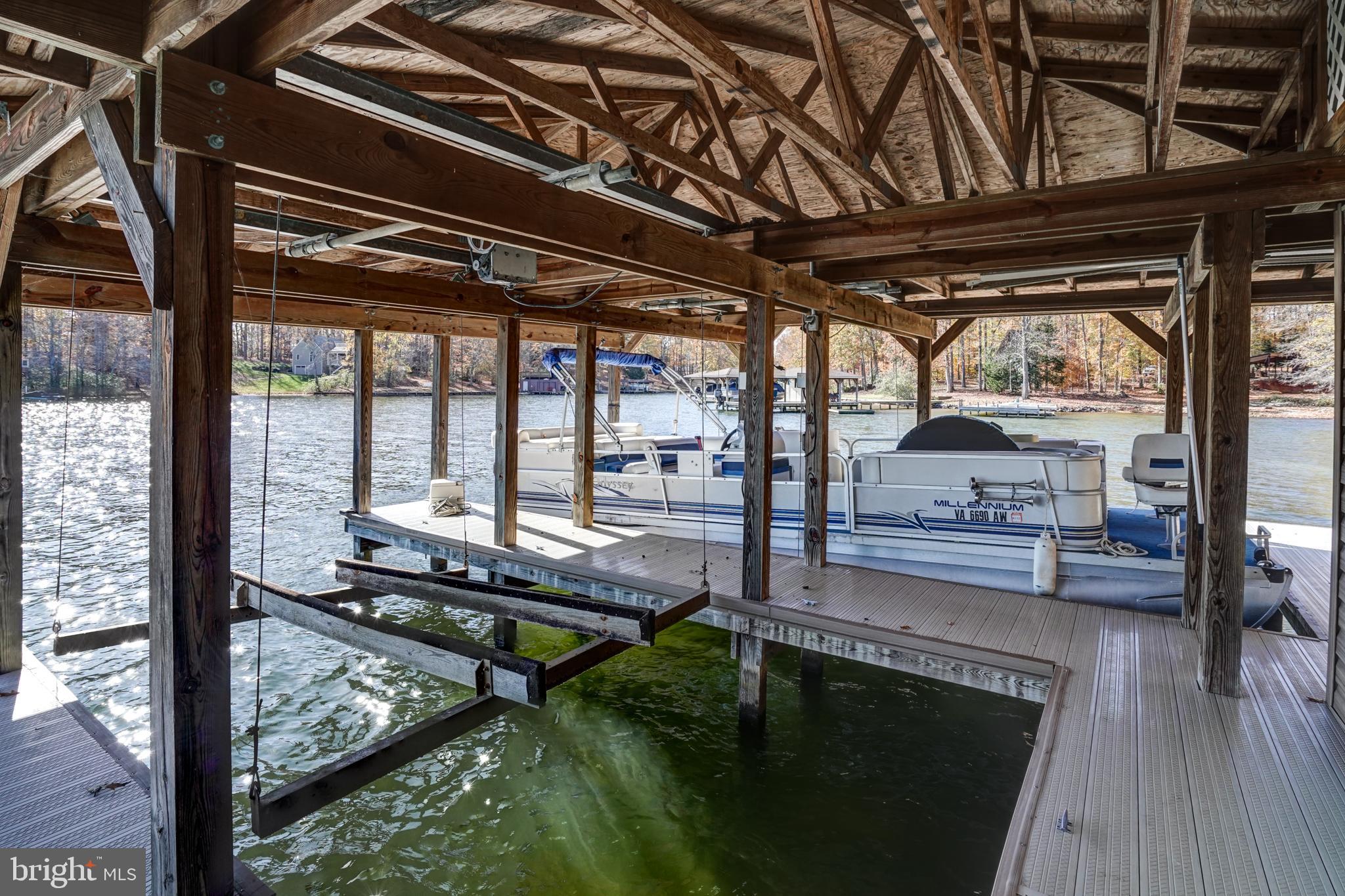 BEAR CASTLE - Residential