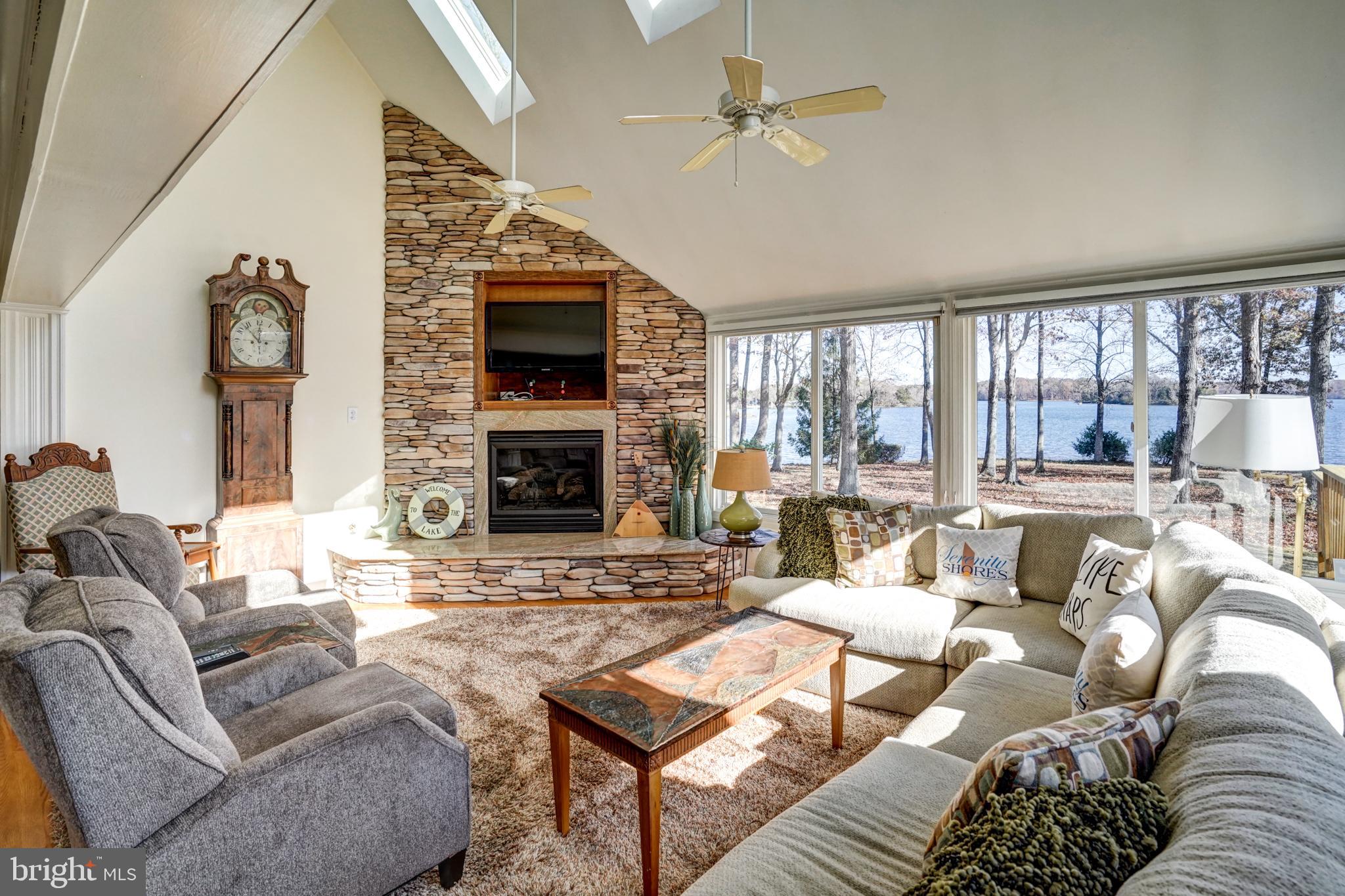 BEAR CASTLE - Residential