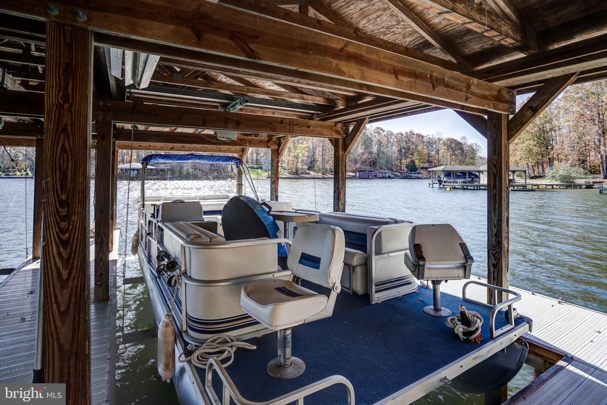 BEAR CASTLE - Residential