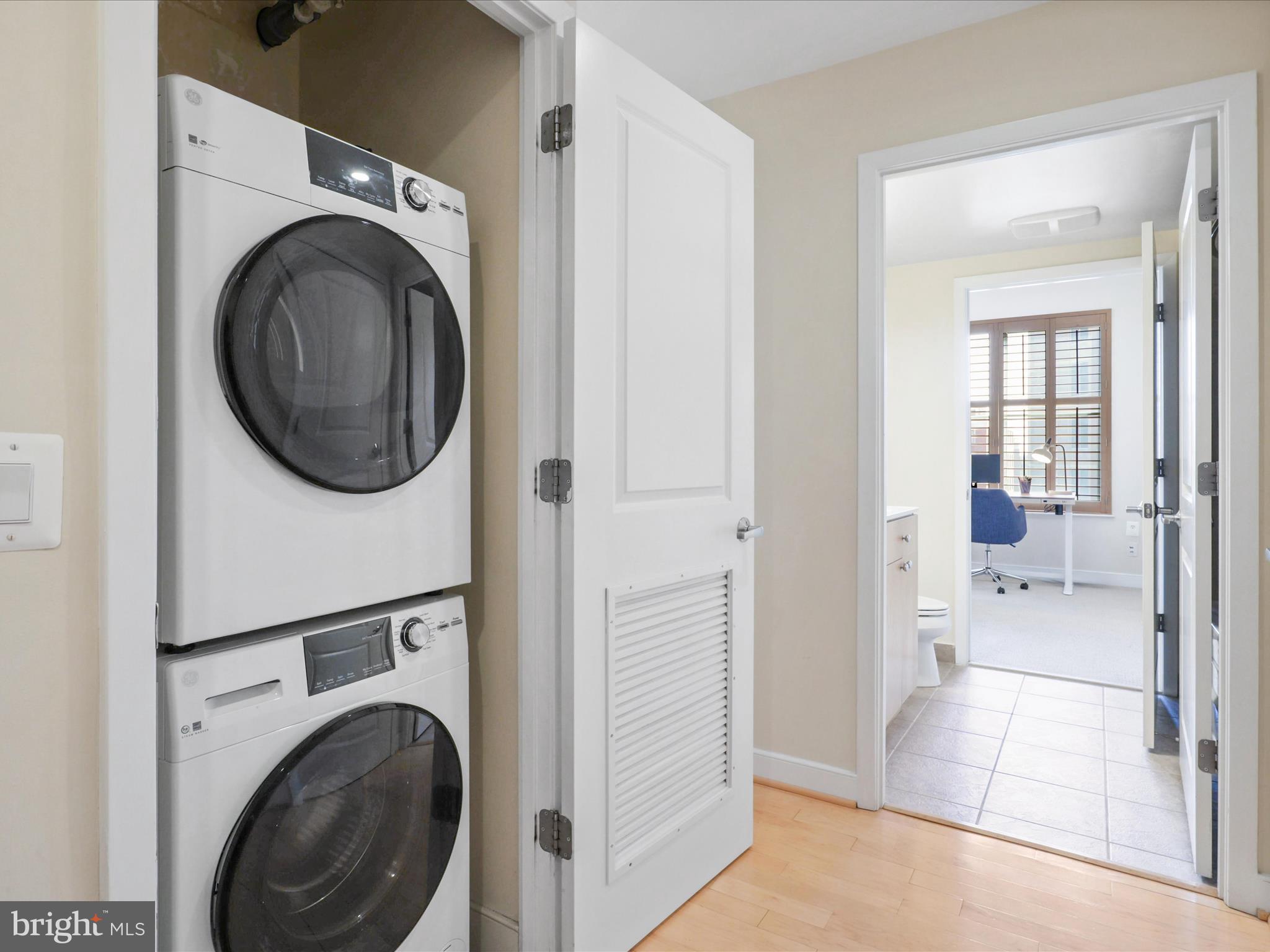 THE HAWTHORN CONDOMINIUM - Residential Lease